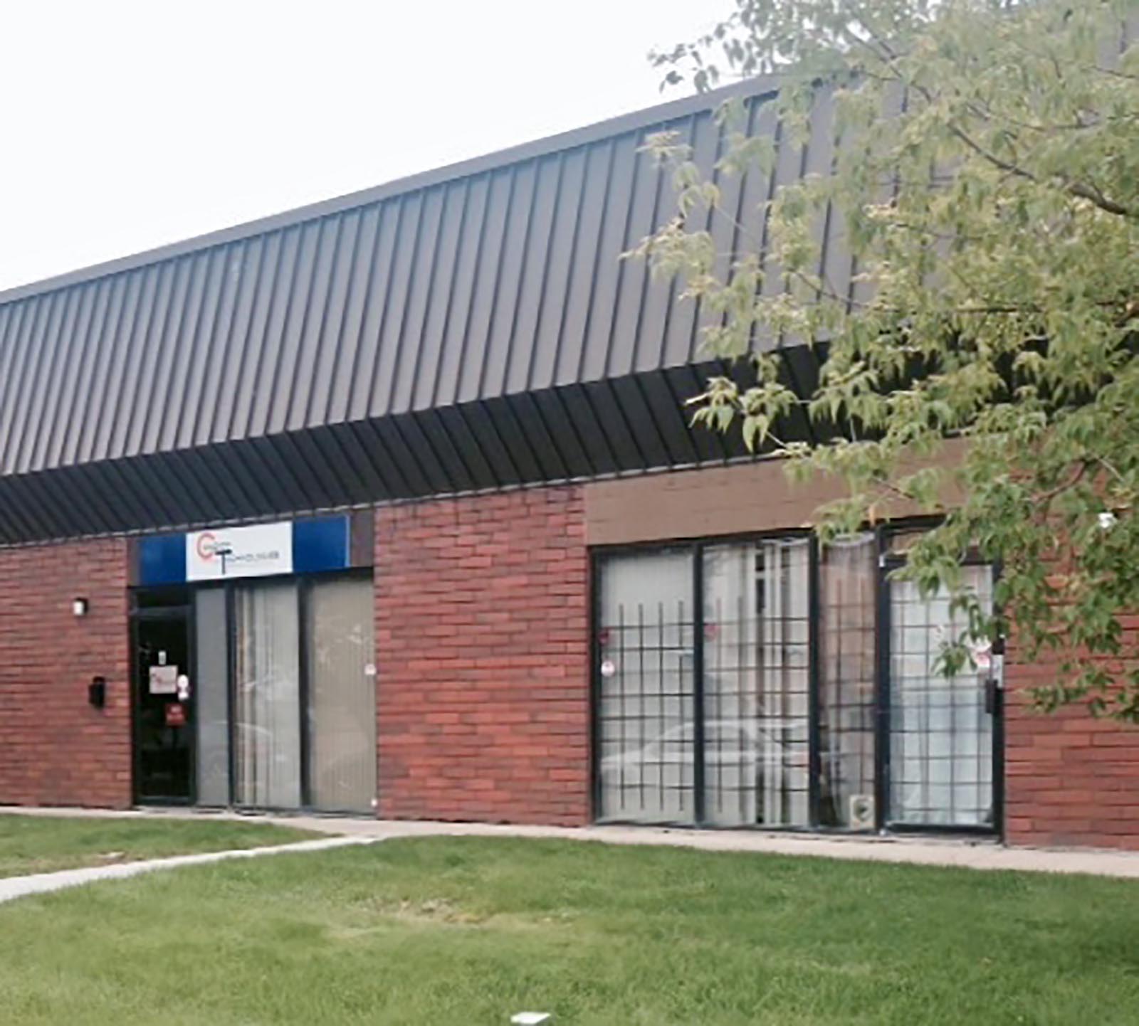 2235-30-Ave-NE-3.jpg